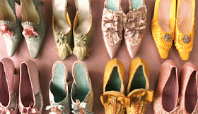 [marie_antoinette_movie_shoes.gif]