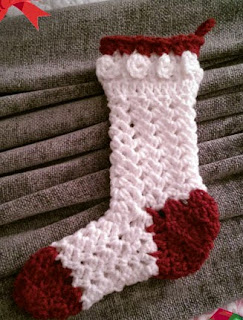 http://www.crochetmemories.com/blog/victorian-lace-christmas-stocking/#more-1703