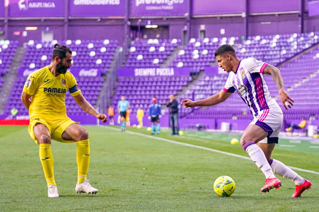 Marcos André intenta driblar a Raúl Albiol. REAL VALLADOLID C. F. 0 VILLARREAL C. F. 2. 13/’5/2021. Campeonato de Liga de 1ª División, jornada 36. GOLES: 0-1: 68’, Gerard Moreno. 0-2: 90+1’, Capoue.