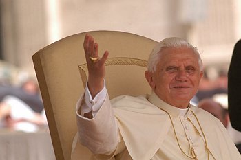 La opción cristiana es muy sencilla: es la opción del "sí" a la vida (Una respuestra dentro del encuentro con el Clero de Roma, 2 de marzo de 2006)