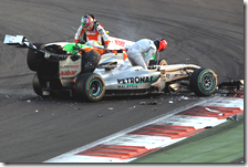 Liuzzi e Schumacher al gran premio di Abu Dhabi 2010