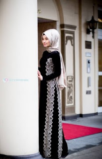 Glamour Model image Black Abaya