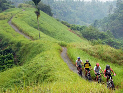 Relaxing at Campuhan Hill Ubud, it's an exotic view that tourists, bike ride