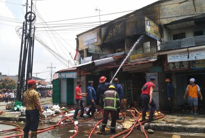 Diduga Korsleting Listrik, 4 Rumah Ruko di Medan Kota hangus terbakar