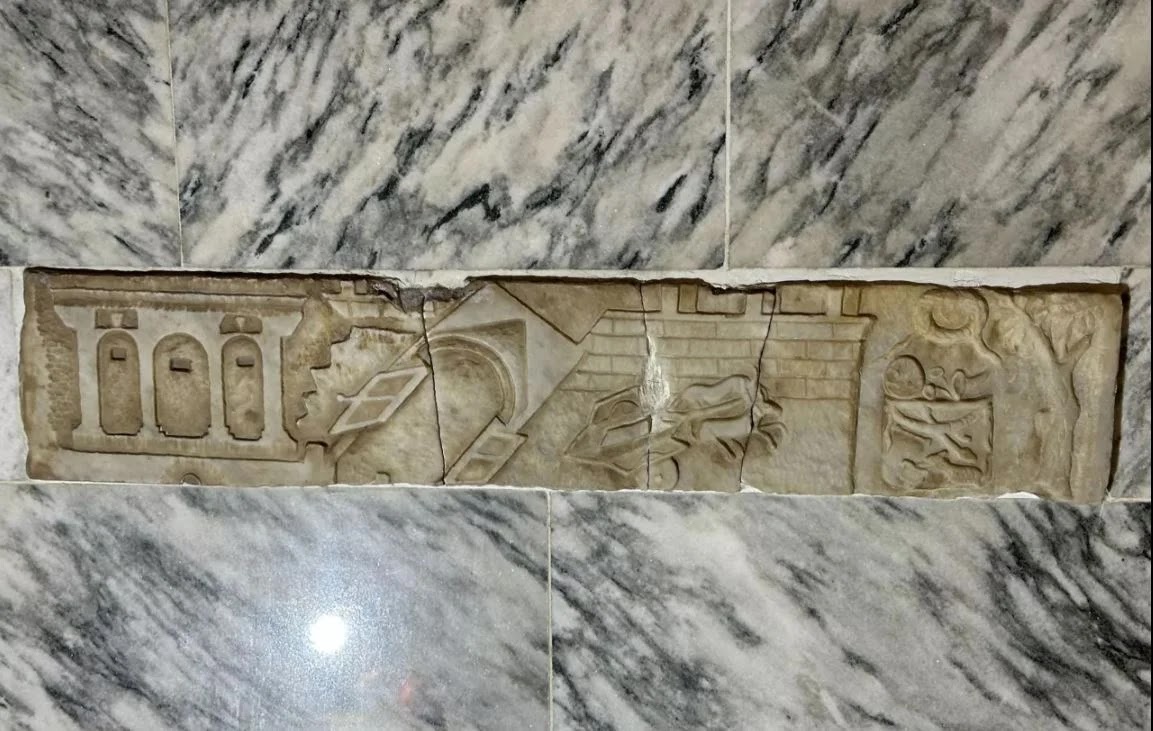 Το σουβενίρ στον τοίχο του σπιτιού ήταν αρχαίο ανάγλυφο 2.000 ετών από την Πομπηία