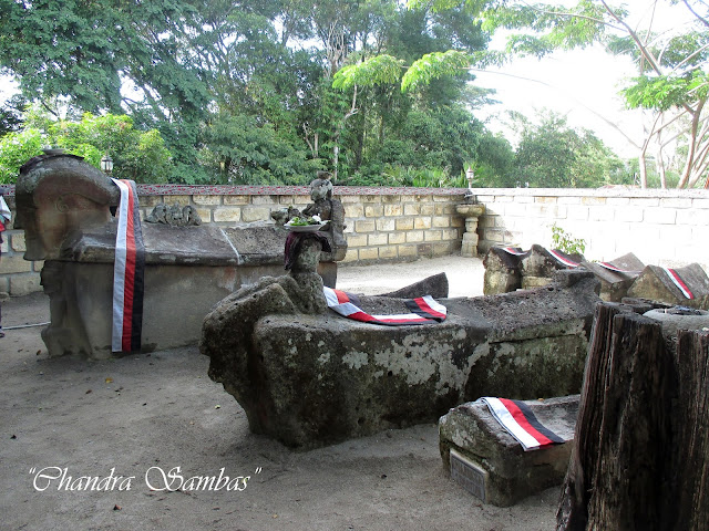 Kubur Batu Raja Sidabutar pulau Samosir