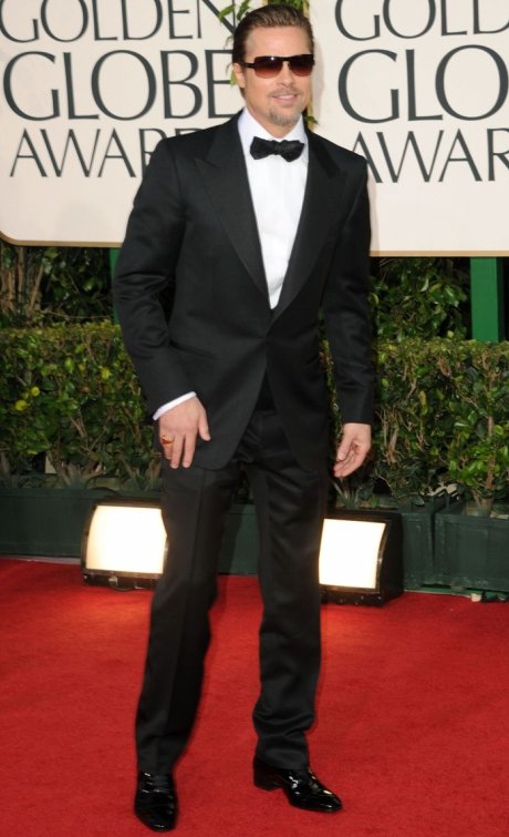 Brad Pitt Golden Globes 2011 style was stylish in suit with bow tie. Brad Pitt Golden Globes 2011 style was stylish in suit with bow tie.