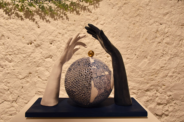 La luce della diversità: uno dei presepi presenti alla 45esima Mostra del Presepe di Grottaglie