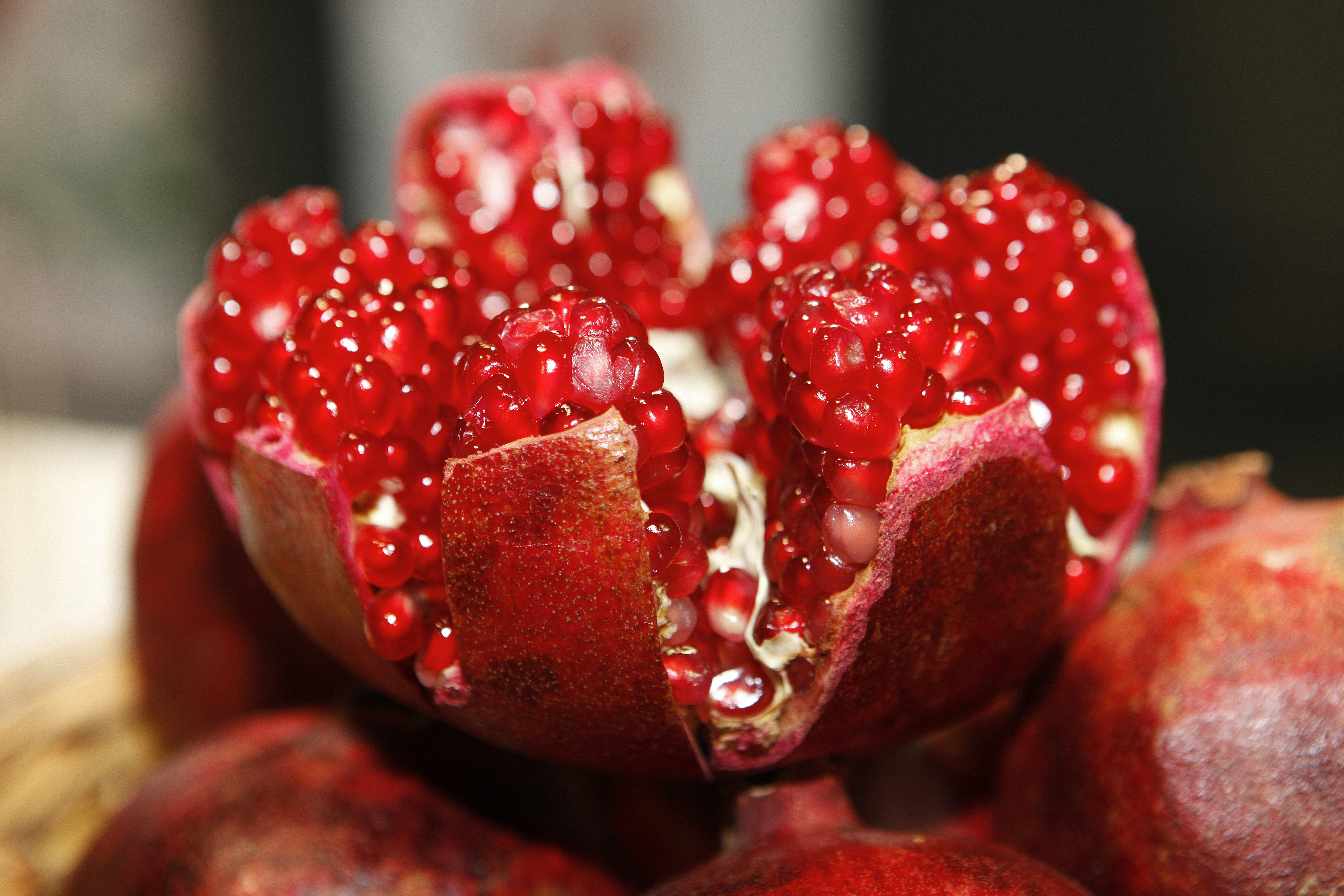 How To Clean Your Arteries With One Simple Fruit - Pomegranate!