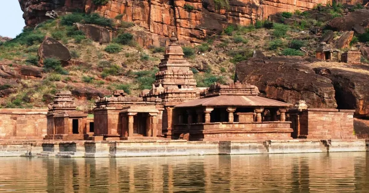 20 Popular Tourist Places in Karnataka State