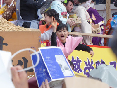 成田山節分祭 芳根京子 豆まき