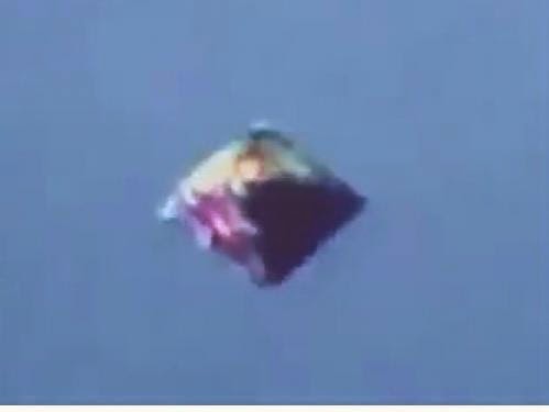 New Jersey Witness Photographs Diamond Shaped Ufo At Treetop