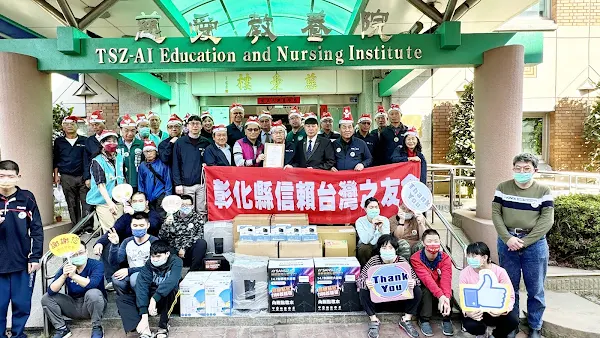 ▲彰化信賴台灣之友會今天前往慈愛教養院捐贈物資，期能拋磚引玉，帶動社會大眾齊心一同投入慈愛教室大樓重建計劃，以幫助身心障礙者獲得更好的照顧支持及生活環境。（記者林明佑攝）