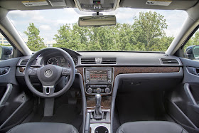 Interior view of 2014 Volkswagen Passat