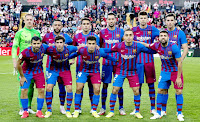 F. C. BARCELONA. Temporada 2021-22. Ter Stegen, Memphis Depay, Eric García, Sergio Busquets, Gerard Piqué, Nico González. Kun Agüero, Sergi Roberto, Philippe Coutinho, Sergiño Dest, Jordi Alba. RAYO VALLECANO DE MADRID 1 F. C. BARCELONA 0. 27/10/2021. Campeonato de Liga de 1ª División, jornada 11. Madrid, estadio de Vallecas: 9.340 espectadores. GOLES: 1-0: 30’, Radamel Falcao.