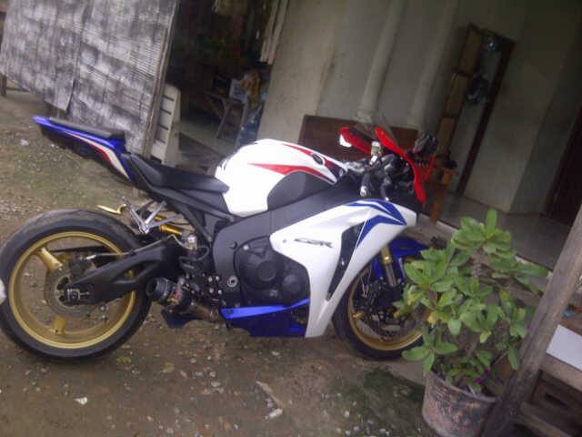 Jual BU MOGE Honda CBR 1000RR Tahun 2010 2011 SURABAYA 