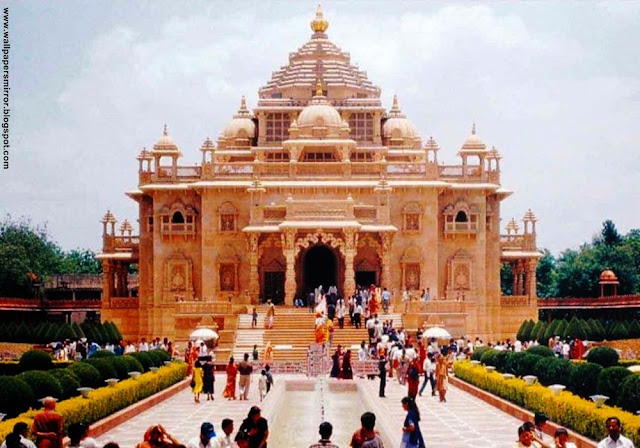 Top 10 famous temples to visit in India