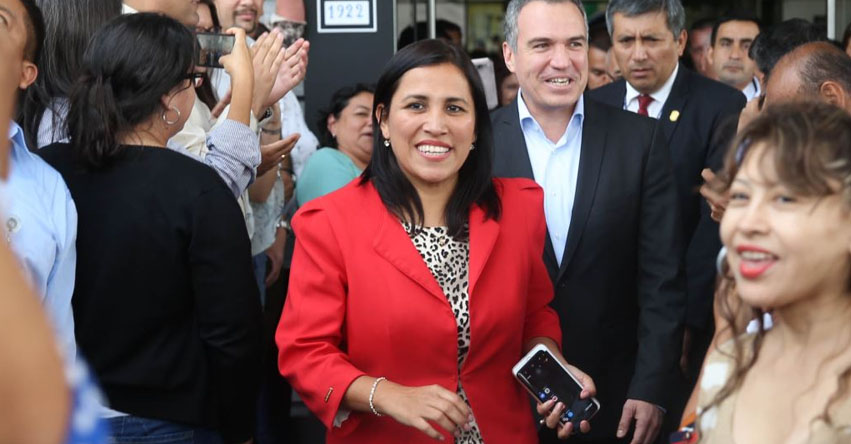 Ministra de Educación Flor Pablo Medina, asiste hoy al Congreso para responder 29 preguntas de la moción de interpelación