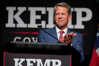 Brian Kemp sanciona lei para entregar imigrantes presos para o ICE