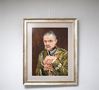 Zdjęcie przedstawia obraz Józefa Piłsudskiego wykonany metodą haftu krzyżykowego.