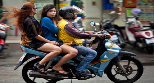 15 Aksi Cabe-Cabean Bonceng Tiga Di Motor Ini Bikin Greget 