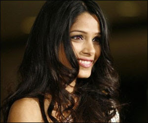 Freida Pinto8