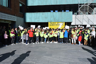 Protesta de las familias de estudiantes del instituto Trueba