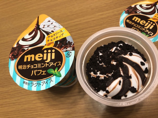 チョコミントアイスパフェ