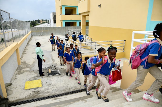 Felices en Barrio Lindo por entrega de plantel