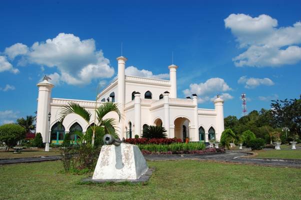 19 Tempat Wisata Terbaik Di Pekanbaru Istana Siak Sri Indrapura