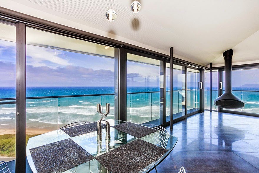 This Unbelievable House In Australia Seems To Float Above The Sea