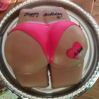 A bum cake design