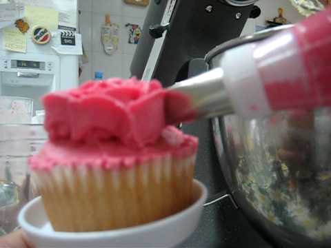 flower buttercream cupcakes buttercream to flowers on How frosting make Cupcakes: to  make how icing