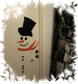 Lumiukko oveen.jpg