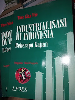 Jual Buku Industrialisasi di Indonesia beberapa Kajian oleh Thee Kian Wie