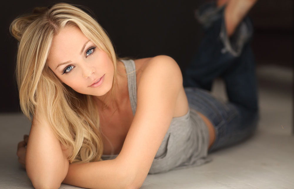 BabeOLicious Laura Vandervoort