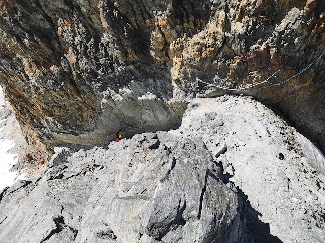 Dent d'Herens. Przepiękna nieznana góra nieopodal słynnego Matterhorn.