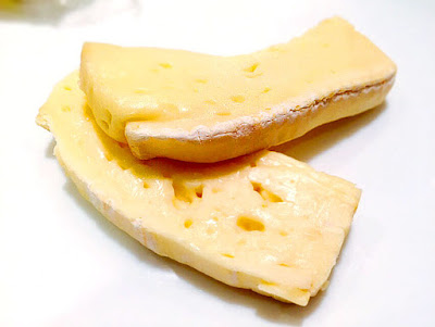 Slices of Pont-l'Évêque cheese.