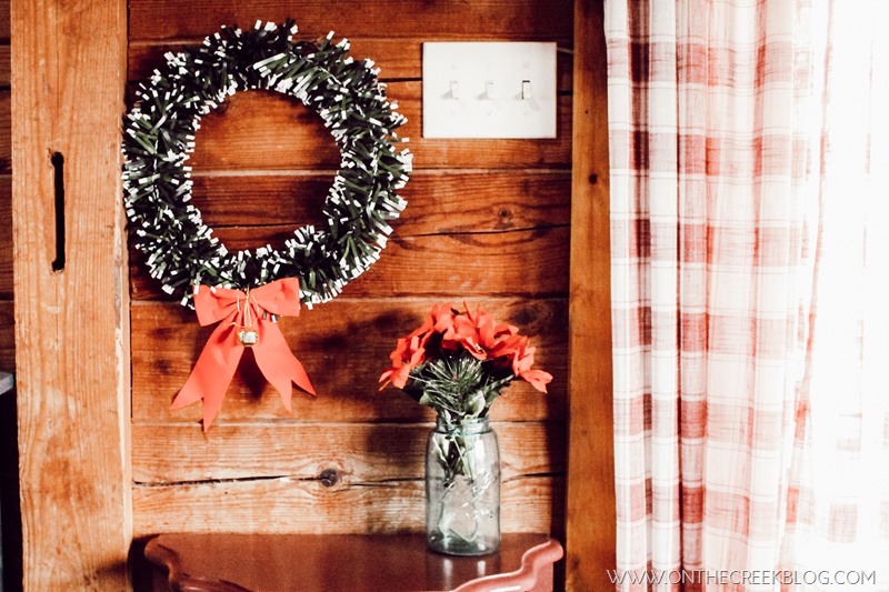 Cute & cheap Christmas decorations found at the Dollar Tree!
