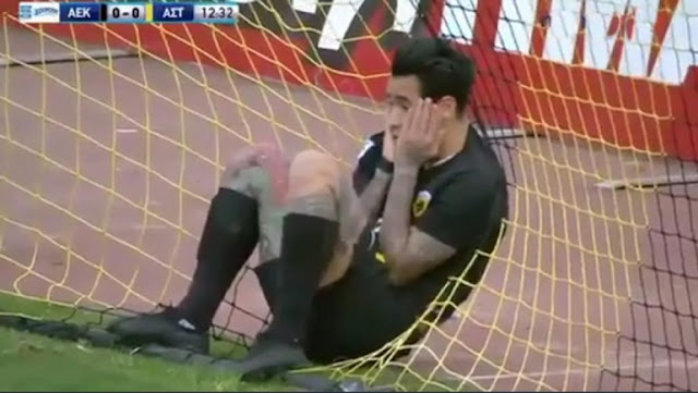Sergio Araujo falló un gol insólito en Grecia