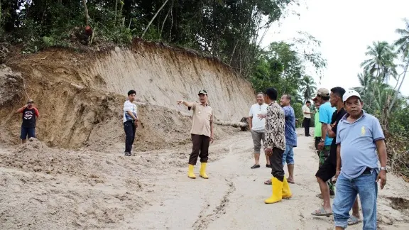 Hari ke-10, Wako Pariaman Pantau Pembukaan Jalan Penghubung 4 Desa