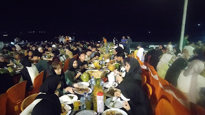 Foto makan malam di Jimbaran