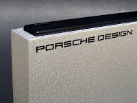 PORSCHE DESIGNのロゴがワンポイント