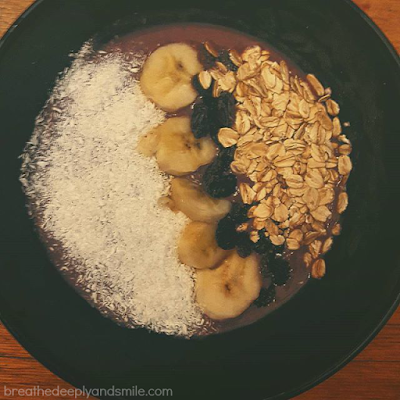 designer-protein-acai-smoothie-bowl1