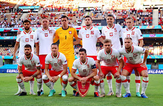 📸SELECCIÓN DE POLONIA 📆19 junio 2021 ⬆️Bartosz Bereszyński, Kamil Glik, Wojciech Szczęsny, Jakub Moder, Jan Bednarek, Karol Świderski. ⬇️Mateusz Klich, Piotr Zieliński, Robert Lewandowski, Kamil Jóźwiak, Tymoteusz Puchacz. SELECCIÓN DE ESPAÑA 1 🆚 SELECCIÓN DE POLONIA 1. Sábado 19/06/2021: 21 horas. XVI Eurocopa 2020, fase de grupos, Grupo E, 2ª jornada. Sevilla, España, estadio de La Cartuja: 11.472 espectadores (aforo limitado por el COVID). GOLES: ⚽1-0: 26', Morata. ⚽1-1: 54’, Lewandowski.