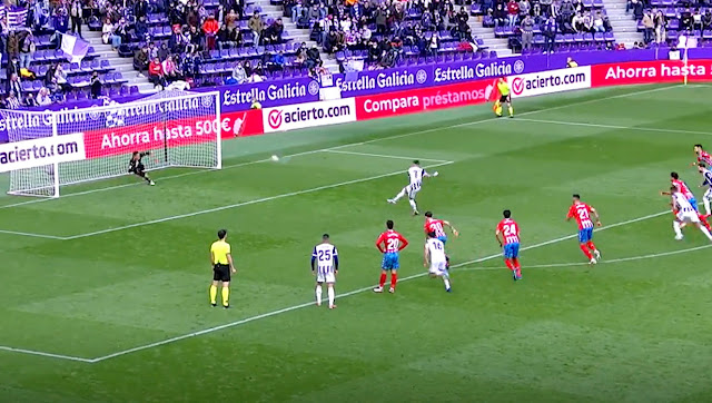 Sergio León marca de penalti de fuerte disparo por el centro de la portería. REAL VALLADOLID C. F. 4 C. D. LUGO 1 Sábado 02/04/2022, 16:00 horas. Campeonato de Liga de 2ª División, jornada 34. Valladolid, estadio José Zorrilla: 13.516 espectadores.