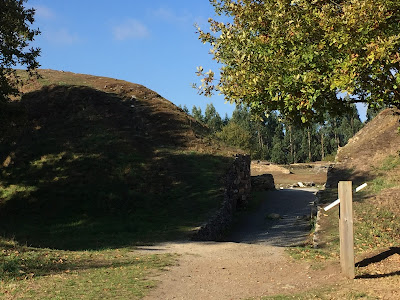 Hispania: Viladonga hill-fort  by E.V. Pita (2017)  / Link: https://archeopolis.blogspot.com/2017/10/hispania-viladonga-hill-fort-castro-de.html  / Castro de Viladonga (Castro de Rei)  por E.V. Pita (2017)