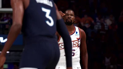 Capture d'écran du jeu NBA 2K25 montrant des graphismes améliorés et un éclairage dynamique sur le terrain.