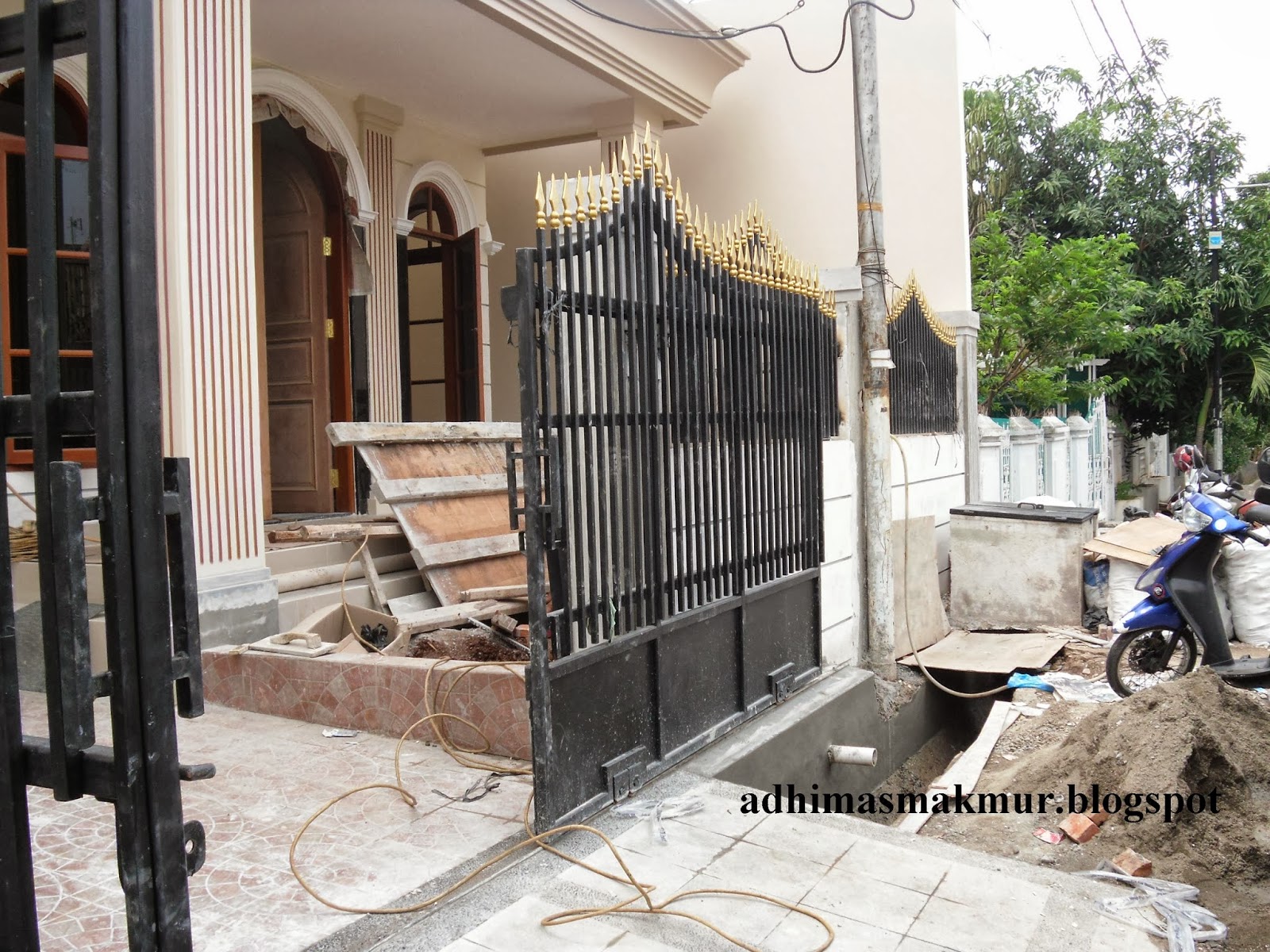 ADHIMAS MAKMUR BENGKEL LAS TRALIS Pengerjaan Pintu 