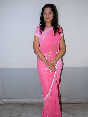 Actress Aanaka High Resolution Wallpapers In Saree Photos